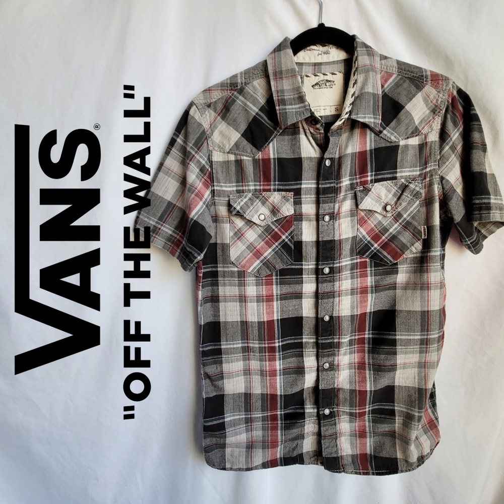 VANS Button up short sleeve shirt size S 2 pockets